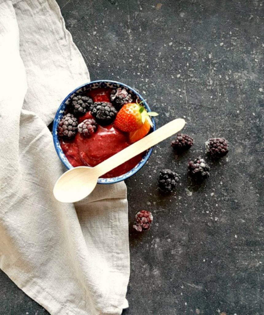Smoothiebowl met bramen